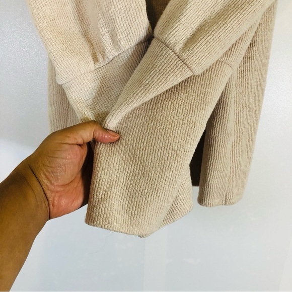 Express RIBBED PUFF SLEEVE MOCK NECK TOP IN CLOUD CREAM Size Large - Picture 10 of 13